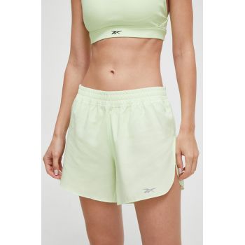 Reebok pantaloni scurți de alergare culoarea verde, cu imprimeu, medium waist