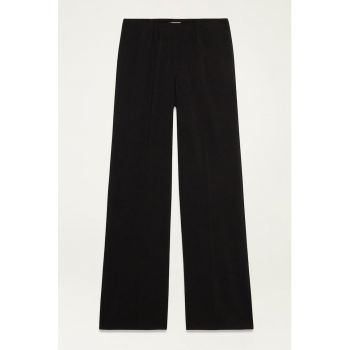 Pantaloni ampli cu talie medie