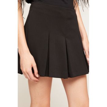 Pantaloni scurti ampli cu pliseuri