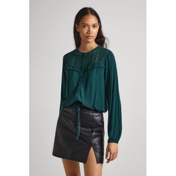 Bluza cu anouri si perforatii