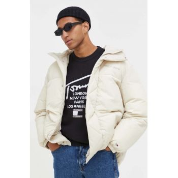 Tommy Jeans geaca barbati, culoarea bej, de iarna ieftina