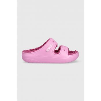 Crocs papuci de casa Classic Cozzzy Sandal culoarea roz ieftini
