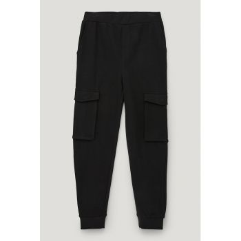 Pantaloni din amestec de bumbac cu buzunar cu clapa