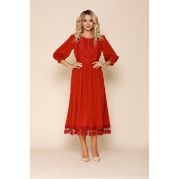 Rochie midi evazata cu insertii de dantela