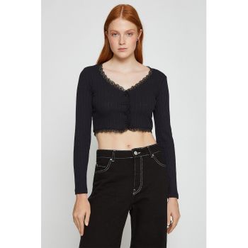 Bluza crop cu garnituri de dantela