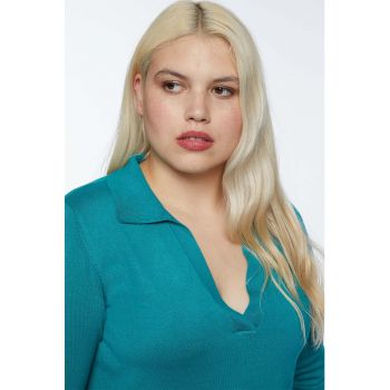 Pulover tricotat fin cu slit lateral