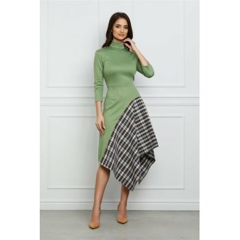 Rochie Dy Fashion verde fistic cu carouri la baza si lungime asimetrica