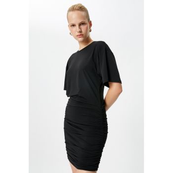 Rochie mini cu decolteu rotund