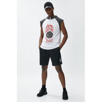 Tricou cu gluga si imprimeu graffiti