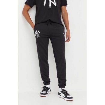 New Era pantaloni de trening culoarea negru, cu imprimeu, NEW YORK YANKEES