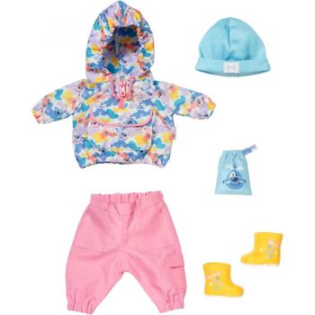 Set Accesorii Papusa BABY Born Deluxe Walk 43cm Jacheta Pantaloni Palarie Cizme Cauciuc Include Sac Tratare Multicolor