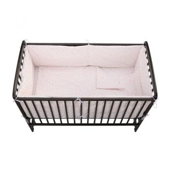 Lenjerie patut 5 piese, doua protectii laterale, Pernuta, Plapumioara, Cearceaf, bumbac, patut 120x60 cm, Alb cu stelute roz