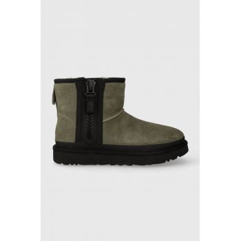 UGG cizme de zapada din piele intoarsa Classic Mini Zipper Tape Logo culoarea verde, 1144034