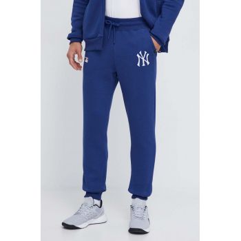 47brand pantaloni de trening MLB New York Yankees culoarea albastru marin, cu imprimeu ieftini