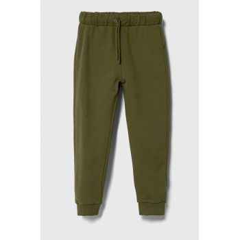 United Colors of Benetton pantaloni de trening pentru copii culoarea verde, neted ieftini
