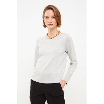 Plulover slim fit cu decolteu la baza gatului