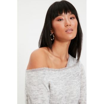 Pulover cu aspect de tricot fin si decolteu pe un umar