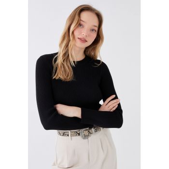 Pulover cu decolteu la baza gatului - striat