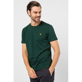 Tricou cu decolteu la baza gatului si aplicatie logo pe piept