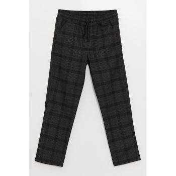 Pantaloni drepti in carouri