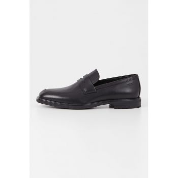 Pantofi loafer uni de piele la reducere