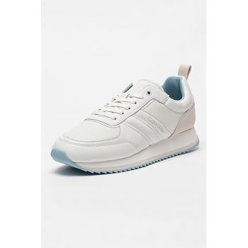 Pantofi sport cu garnituri peliculizate