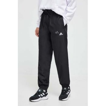 adidas pantaloni de trening culoarea negru, cu imprimeu de firma original