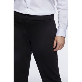 Pantaloni eleganti cu croiala dreapta