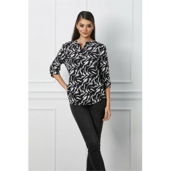 Bluza Caterina neagra cu imprimeri albe si maneci prinse cu nasturi