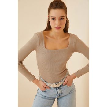 Bluza cu aspect striat si decolteu patrat