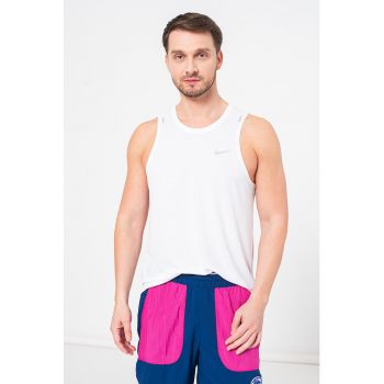Top cu tehnologie Dri-Fit si detalii reflectorizante - pentru alergare Miler