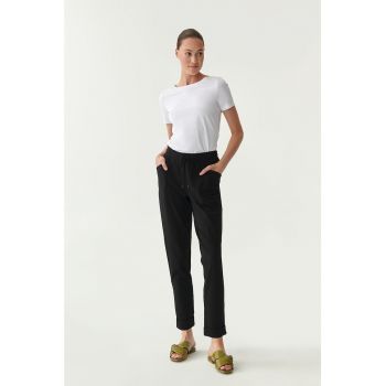 Pantaloni jogger cu talie ajustabila