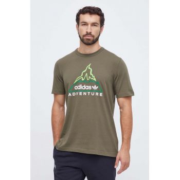 adidas Originals tricou din bumbac barbati, culoarea maro, cu imprimeu ieftin