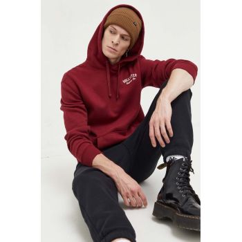 Hollister Co. bluza barbati, culoarea bordo, cu glugă, cu imprimeu