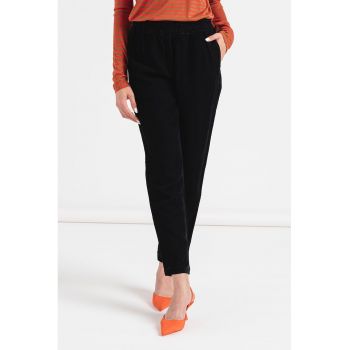 Pantaloni cu croiala conica si talie elastica Pantaloni cu croiala conica si talie elastica