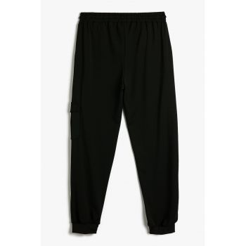 Pantaloni sport cu snur de ajustare in talie