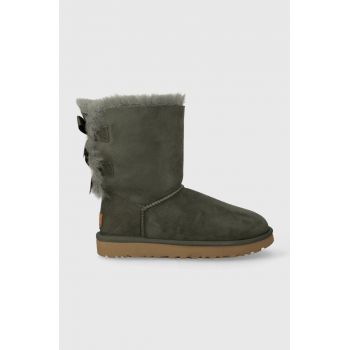 UGG cizme de zapada din piele intoarsa Bailey Bow II culoarea verde, 1016225