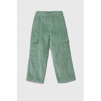 United Colors of Benetton pantaloni din catifea pentru copii culoarea verde, neted