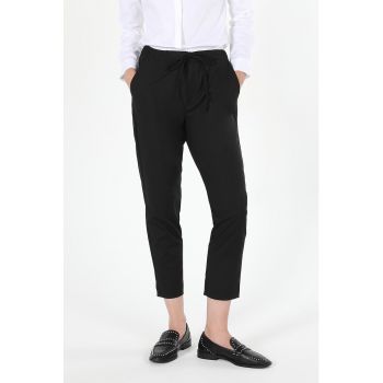 Pantaloni crop cu buzunare laterale