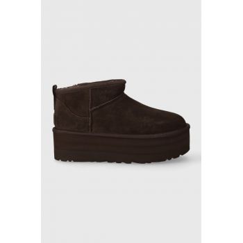 UGG cizme de zăpadă din piele întoarsă Classic Ultra Mini Platform culoarea maro, 1135092