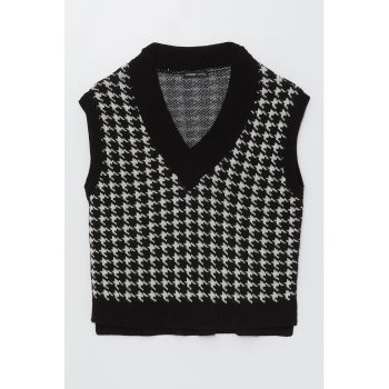 Vesta cu decolteu in V si model houndstooth