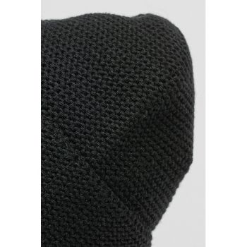 Caciula elastica din amestec de lana cu aplicatie logo