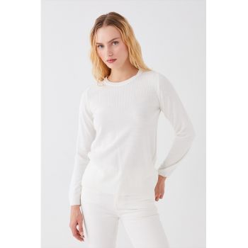 Pulover tricotat fin cu decolteu la baza gatului