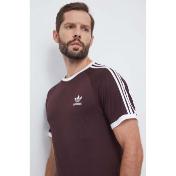 adidas Originals tricou din bumbac barbati, culoarea maro, cu imprimeu ieftin