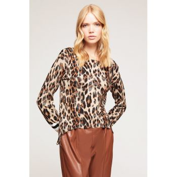 Pulover cu animal print si terminatie curbata