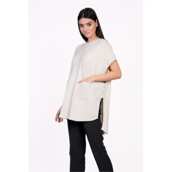 Bluza Mona tip poncho ivory din tricot cu buzunare