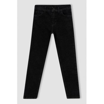 Blugi slim fit cu talie medie