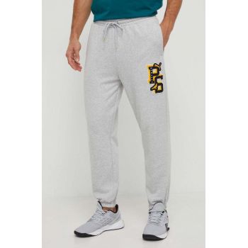 Puma pantaloni de trening din bumbac PUMA X STAPLE culoarea gri, cu imprimeu ieftini