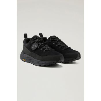 Pantofi sport cu segmente de piele intoarsa