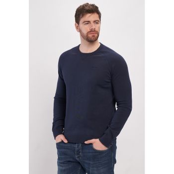 Pulover cu decolteu la baza gatului si maneci raglan